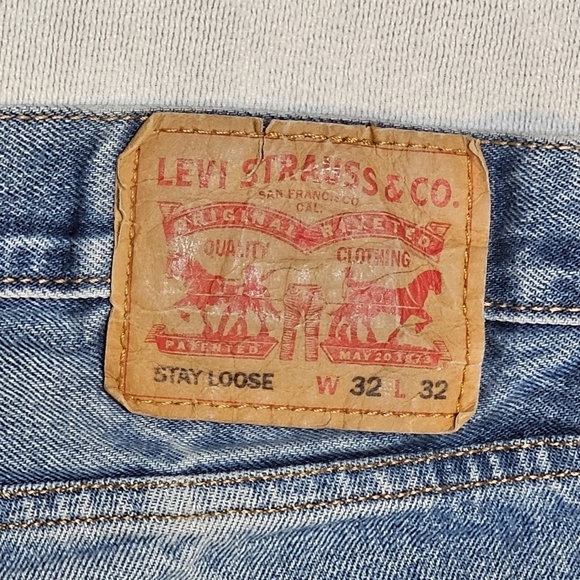 Levi's StayLoose Men's 32x32 Classic Blue Denim Jeans. - Picture 3 of 4